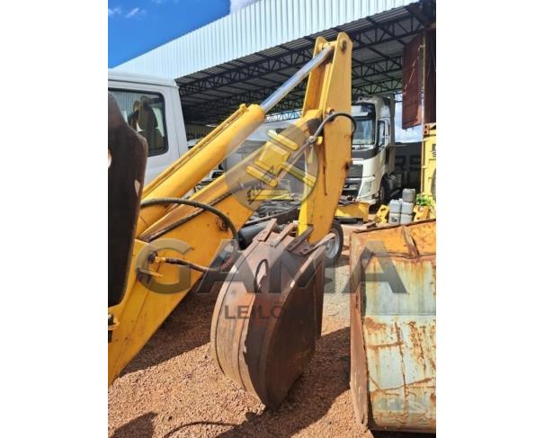 Foto de RETROESCAVADEIRA MF 275