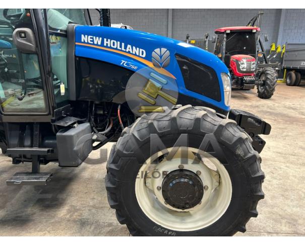 Foto de TRATOR NEW HOLLAND TL75E 4X4 CABINADO - ANO 2019