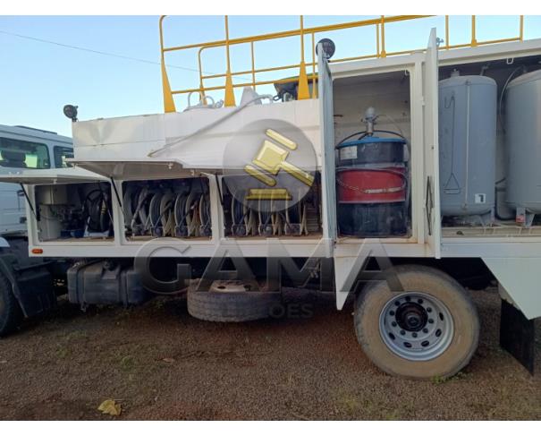 Foto de MERCEDES BENZ 1718 - ANO 2010 ACOPLADO COM COMBOIO DE LUBRIFICAÇÃO E ABASTECIMENTO GASCOM PRESSOLUB