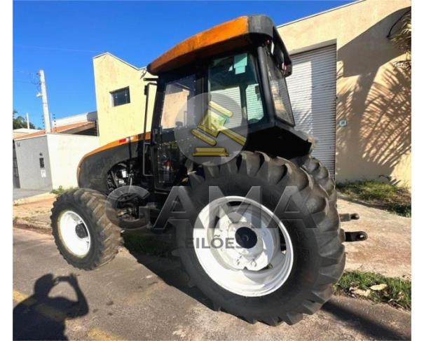 Foto de TRATOR VALTRA BM110 - ANO 2016 (02)
