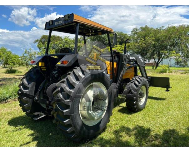 Foto de TRATOR VALTRA 985S 4X4 - ANO 2002 C/ LÂMINA STARA