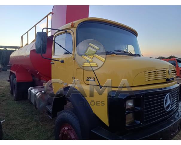 Foto de MERCEDES BENZ 2213 - ANO 1984 COM ACOPLAMENTO BOMBEIRO GASCOM DE 14.000 L