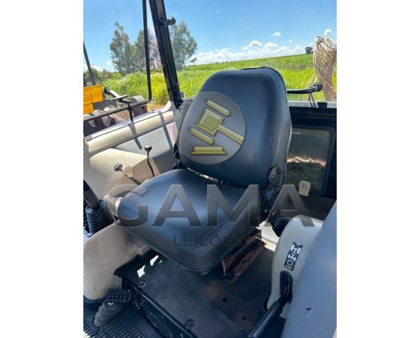 Foto de TRATOR VALTRA BH145 - ANO 2013