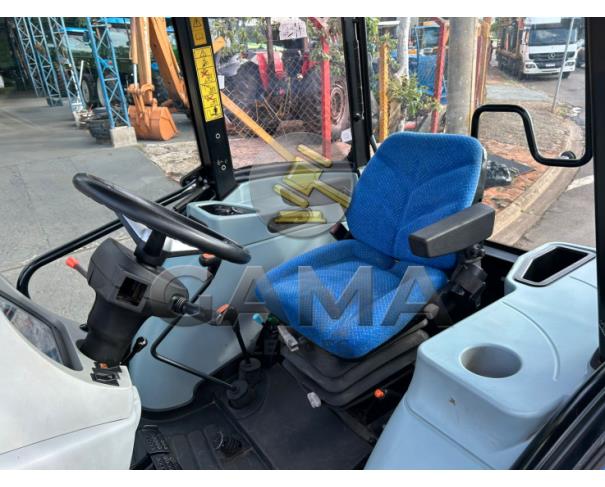 Foto de TRATOR NEW HOLLAND TL75E 4X4 CABINADO - ANO 2019