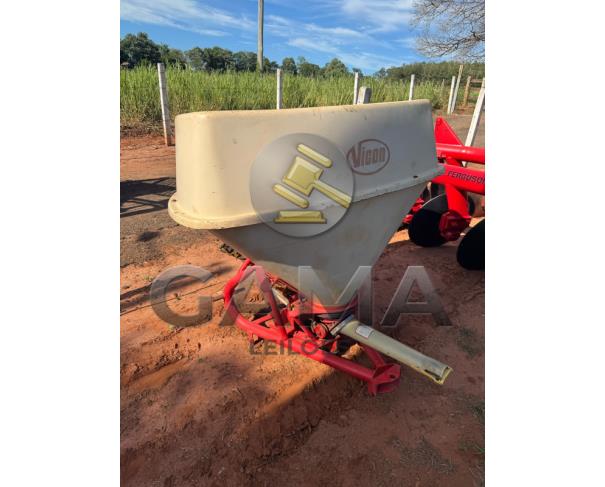 Foto de ADUBADEIRA VINCON 600 COM CARDAN – PRONTA PARA TRABALHO