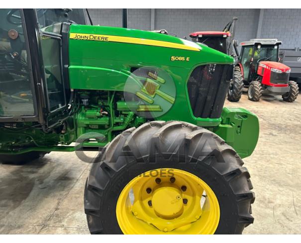 Foto de TRATOR JOHN DEERE 5085 - ANO 2015/2016