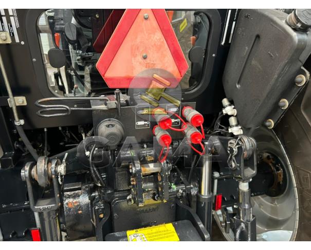 Foto de TRATOR YANMAR SOLIS 90 - ANO 2023 CABINADO