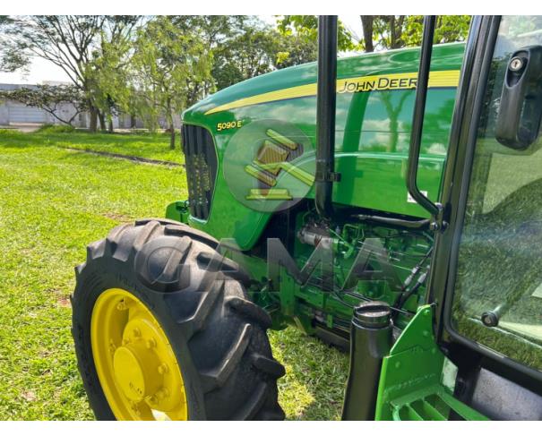 Foto de TRATOR JOHN DEERE 5090E – ANO 2015