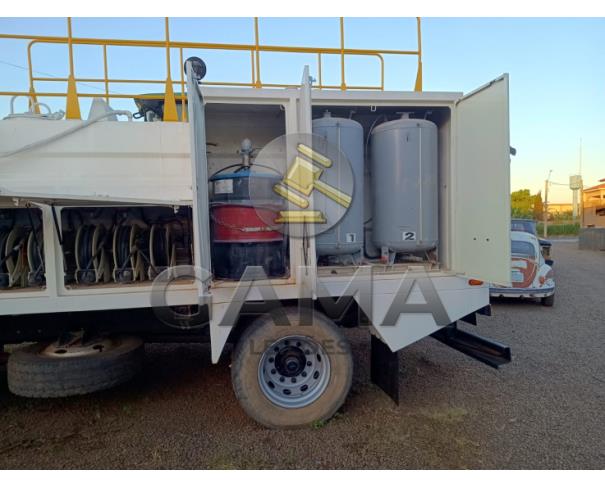 Foto de MERCEDES BENZ 1718 - ANO 2010 ACOPLADO COM COMBOIO DE LUBRIFICAÇÃO E ABASTECIMENTO GASCOM PRESSOLUB