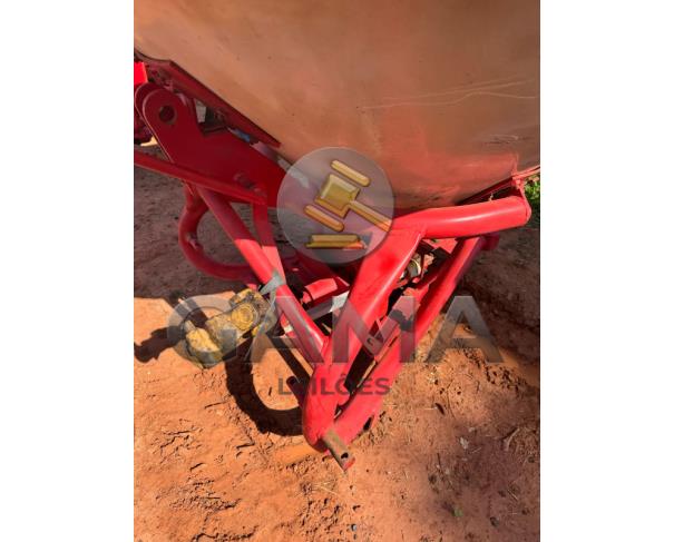 Foto de ADUBADEIRA VINCON 600 COM CARDAN – PRONTA PARA TRABALHO