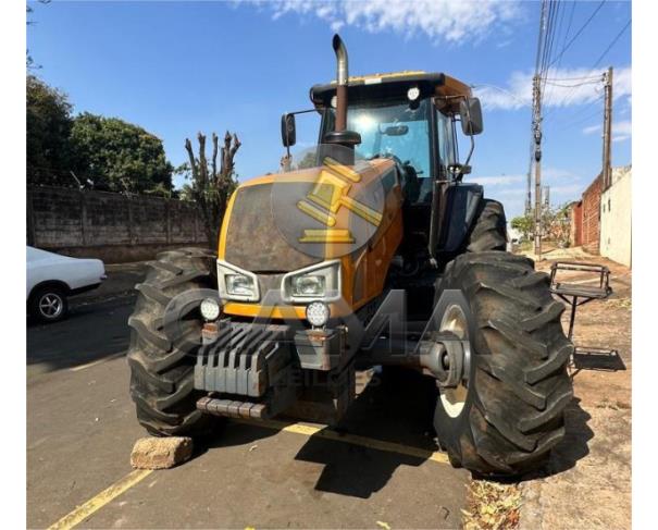 Foto de TRATOR VALTRA BH180 - ANO 2013