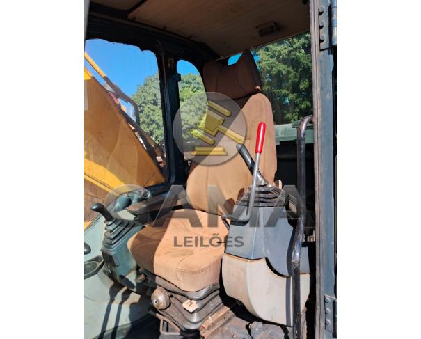 Foto de ESCAVADEIRA NEW HOLLAND E215B – ANO 2010