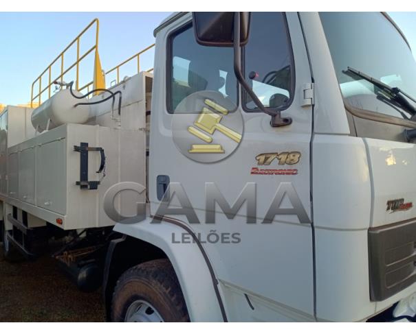 Foto de MERCEDES BENZ 1718 - ANO 2010 ACOPLADO COM COMBOIO DE LUBRIFICAÇÃO E ABASTECIMENTO GASCOM PRESSOLUB