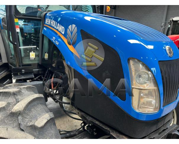 Foto de TRATOR NEW HOLLAND TL75E 4X4 CABINADO - ANO 2019