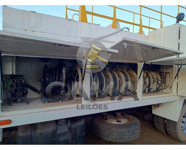 Foto de MERCEDES BENZ 1718 - ANO 2010 ACOPLADO COM COMBOIO DE LUBRIFICAÇÃO E ABASTECIMENTO GASCOM PRESSOLUB