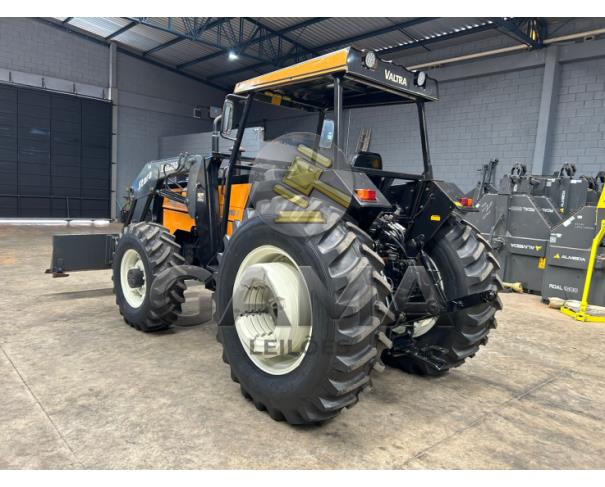 Foto de TRATOR VALTRA 985S 4X4 - ANO 2002 C/ LÂMINA STARA