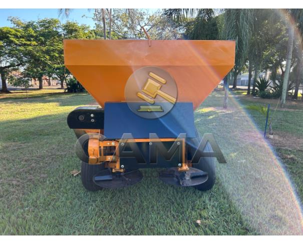 Foto de DISTRIBUIDOR DE CALCÁRIO - TATU 7,5 TONELADAS