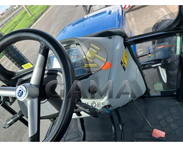 Foto de TRATOR NEW HOLLAND TL75E 4X4 CABINADO - ANO 2019