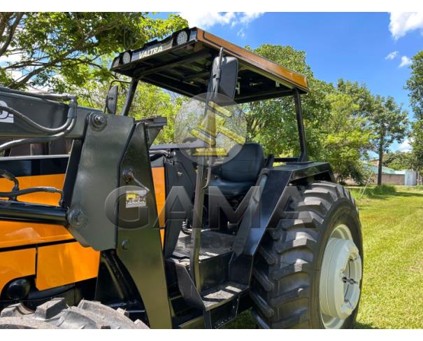 Foto de TRATOR VALTRA 985S - ANO 2002 C/ LÂMINA STARA