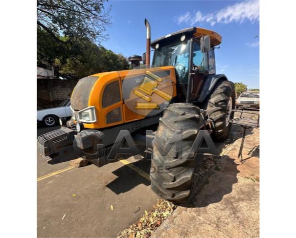 Foto de TRATOR VALTRA BH180 - ANO 2013