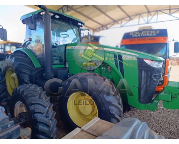 Foto de TRATOR JOHN DEERE 8260R  - ANO 2012
