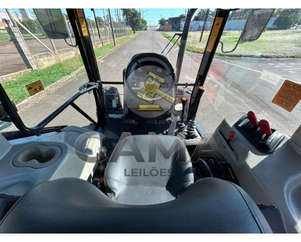 Foto de TRATOR MASSEY FERGUSON 4283 - ANO 2012