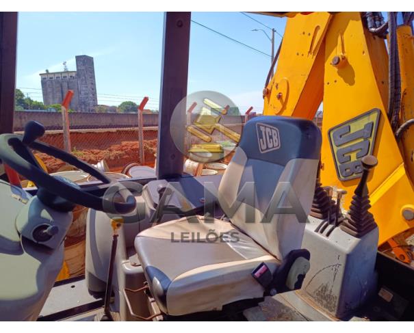 Foto de RETROESCAVADEIRA JCB