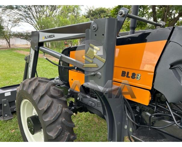 Foto de TRATOR VALTRA BL88 - ANO 2008 C/ LÂMINA ALMEIDA (NOVA)