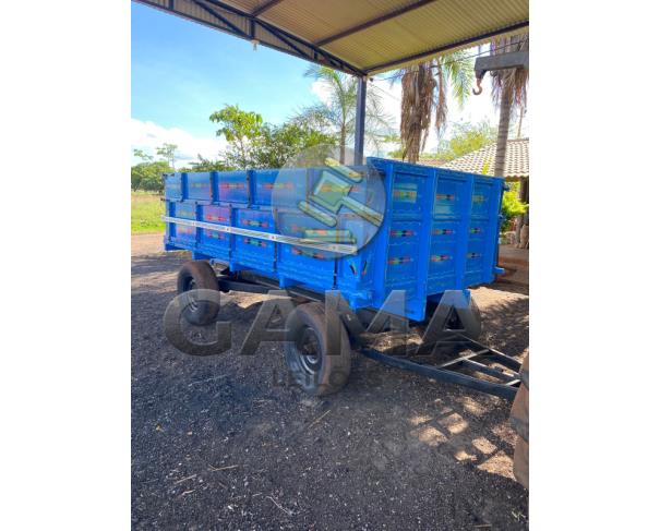 Foto de CARRETA AGRÍCOLA 4 RODAS DE MADEIRA SOBRE TAMPAS