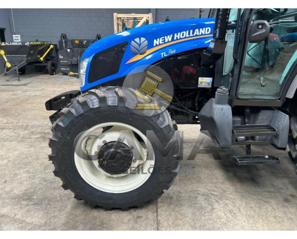 Foto de TRATOR NEW HOLLAND TL75E 4X4 CABINADO - ANO 2019