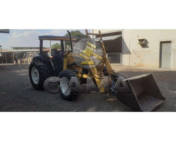 Foto de TRATOR VALTRA 800 - ANO 2003 C/ CONCHA E BOMBA INDEPENDENTE