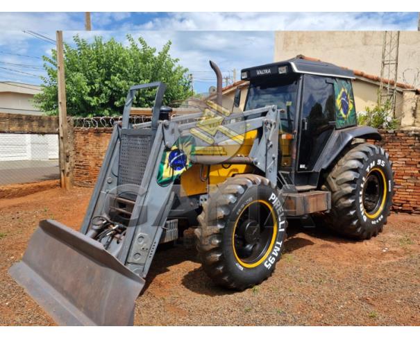 Foto de TRATOR VALTRA BH140 - ANO 2007 C/ LÂMINA STARA