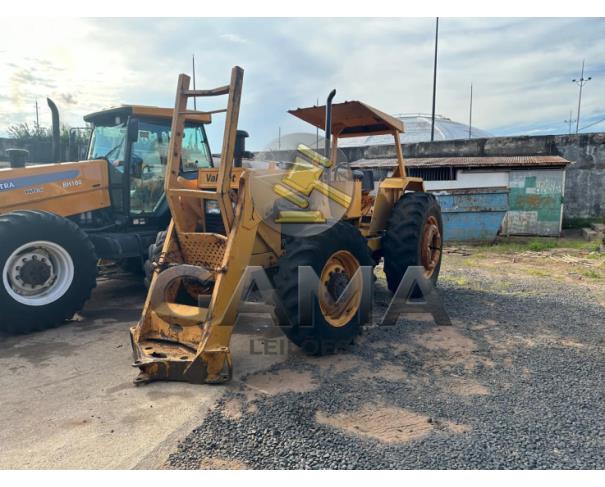 Foto de TRATOR VALMET 118 - ANO 1984 C/ LÂMINA